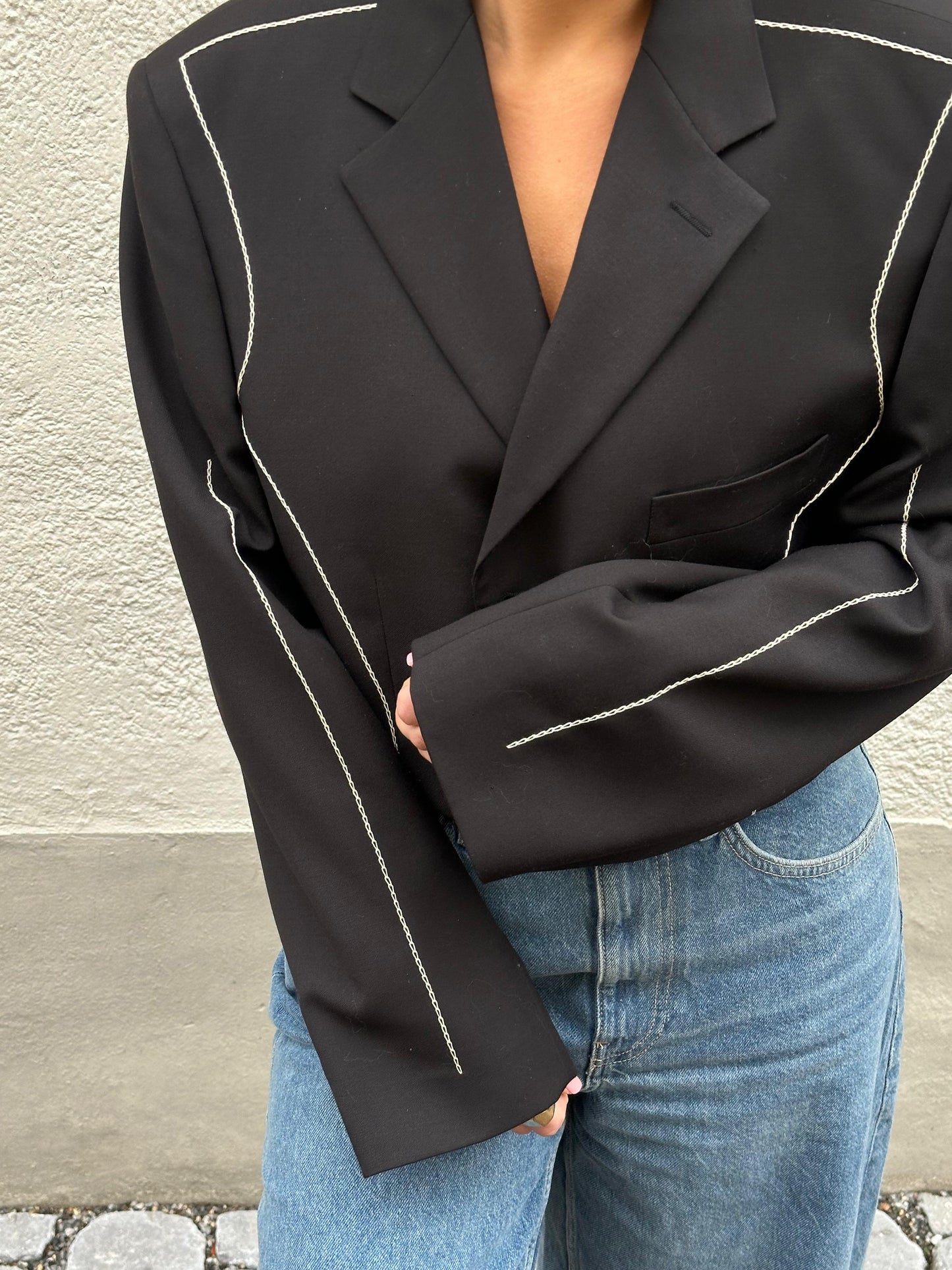 Korte blazer geborduurd