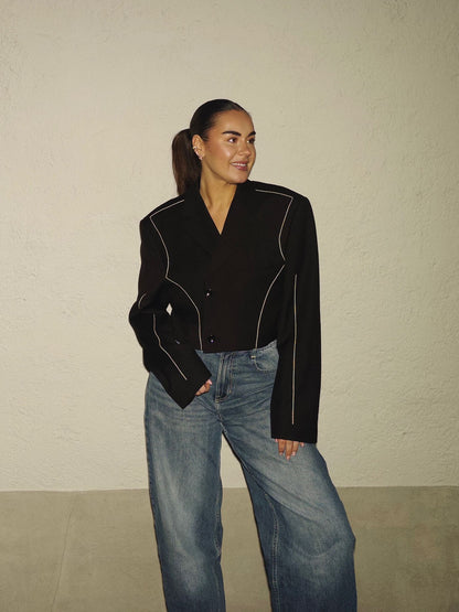 Korte blazer geborduurd