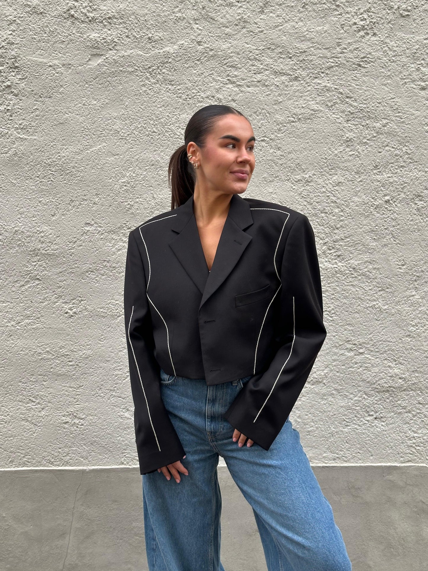 Korte blazer geborduurd